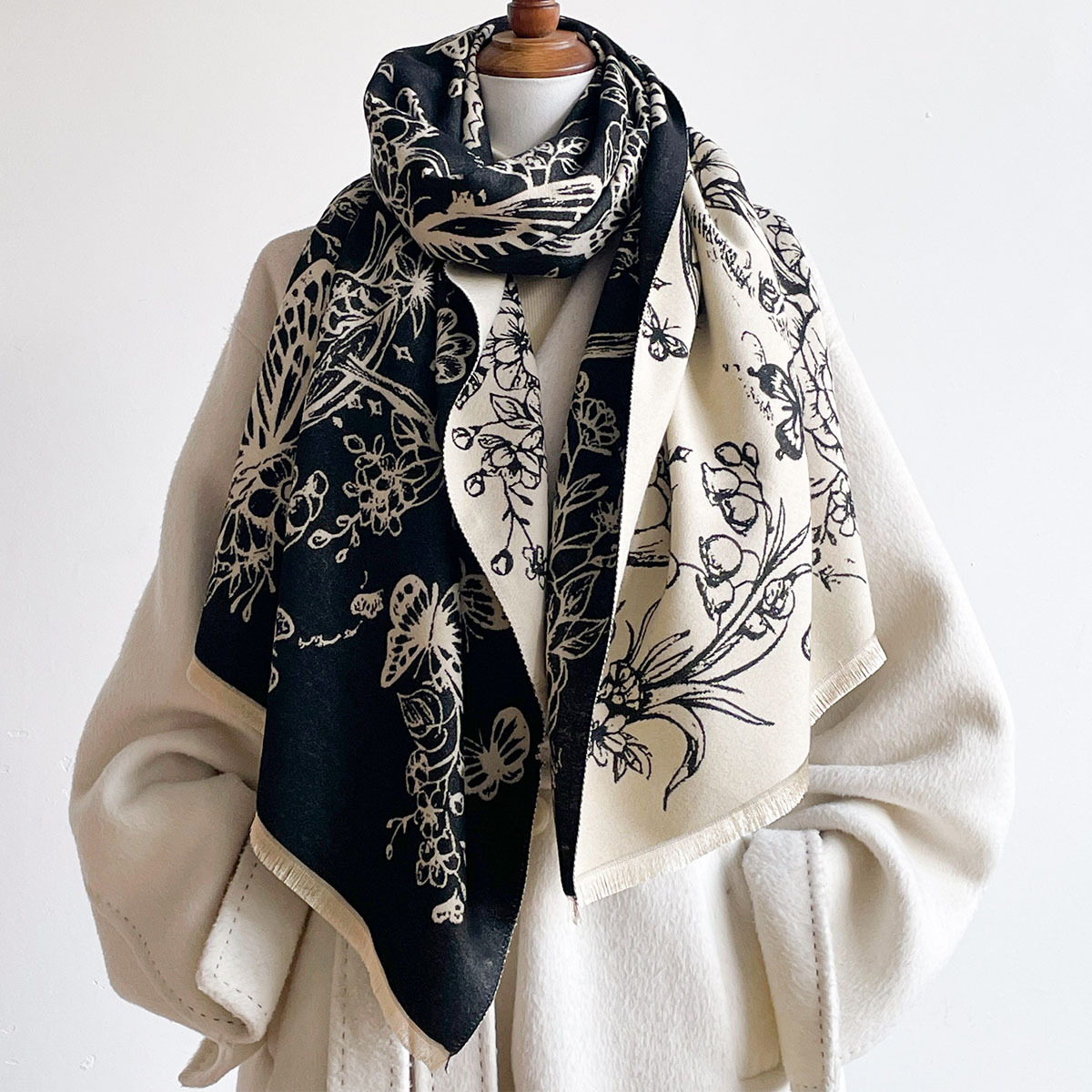Pashmina Wrap Large - ผ้าพันคอแคชเมียร์เทียมสำหรับผู้หญิง ผ้าคลุมไหล่หนาอุ่นพร้อมขอบพู่ ผ้าพันคอพิมพ์ลายสองด้านสำหรับฤดูหนาว ผ้าพันคอพาชมิน่าขนาดใหญ่สำหรับฤดูใบไม้ร่วง
