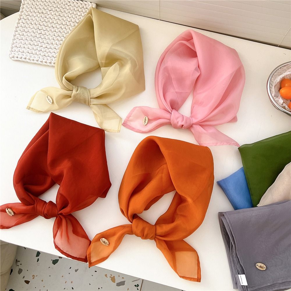 ผ้าพันคอสี่เหลี่ยมเล็กสีพื้นสไ - Scarf Silk Square บทวิจารณ์และราคา